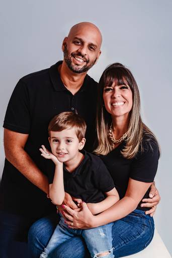 Ensaio de famílias em estúdio-ensaio de familia em estúdio-retratos de famílias em estúdio-ensaio em estúdio