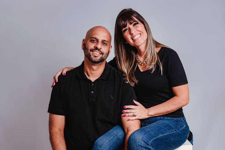 Ensaio de famílias em estúdio-ensaio de familia em estúdio-retratos de famílias em estúdio-ensaio em estúdio