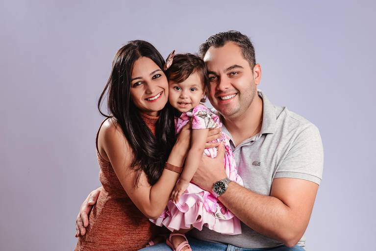Ensaio de famílias em estúdio-ensaio de familia em estúdio-retratos de famílias em estúdio-ensaio em estúdio