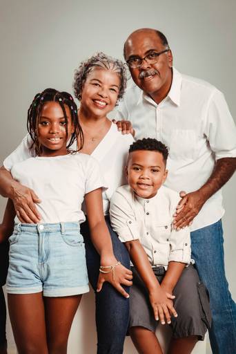 Ensaio de famílias em estúdio-ensaio de familia em estúdio-retratos de famílias em estúdio-ensaio em estúdio