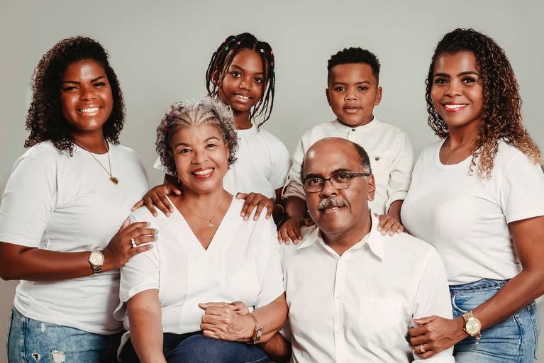 Ensaio de famílias em estúdio-ensaio de familia em estúdio-retratos de famílias em estúdio-ensaio em estúdio