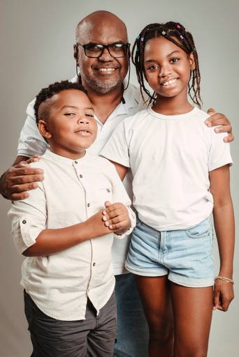 Ensaio de famílias em estúdio-ensaio de familia em estúdio-retratos de famílias em estúdio-ensaio em estúdio