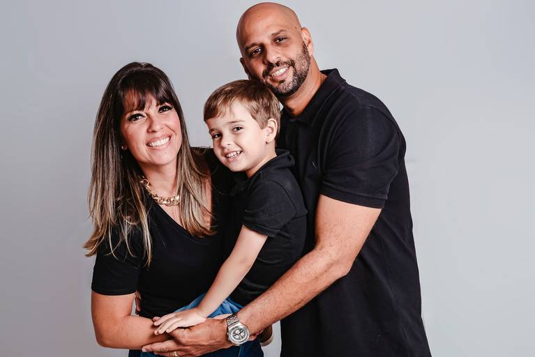 Ensaio de famílias em estúdio-ensaio de familia em estúdio-retratos de famílias em estúdio-ensaio em estúdio