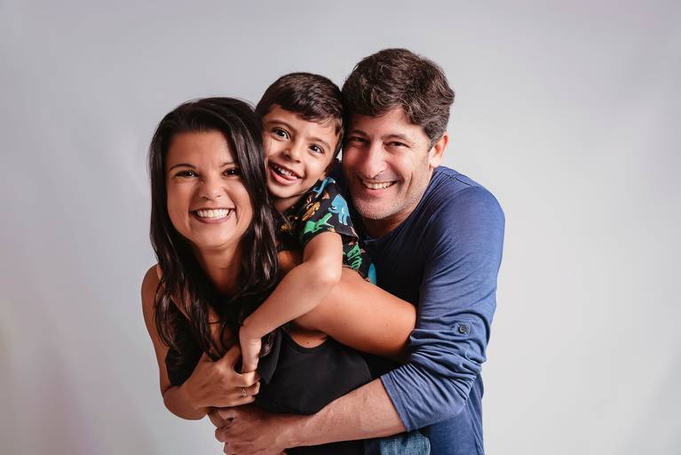 Ensaio de famílias em estúdio-ensaio de familia em estúdio-retratos de famílias em estúdio-ensaio em estúdio