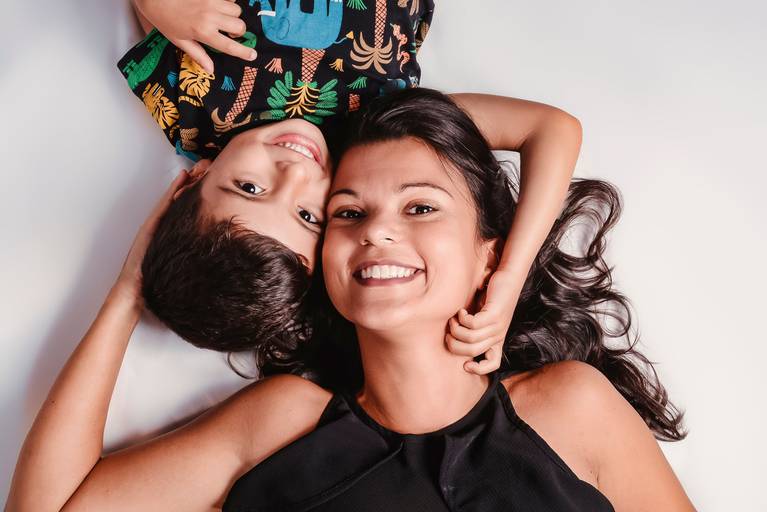Ensaio de famílias em estúdio-ensaio de familia em estúdio-retratos de famílias em estúdio-ensaio em estúdio