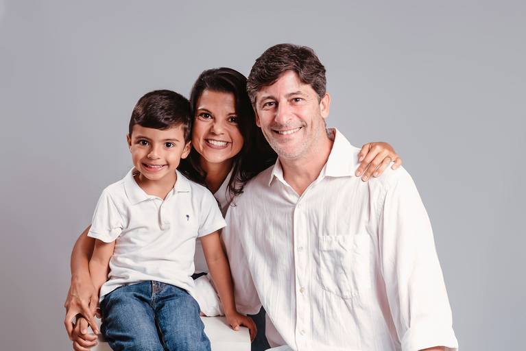 Ensaio de famílias em estúdio-ensaio de familia em estúdio-retratos de famílias em estúdio-ensaio em estúdio