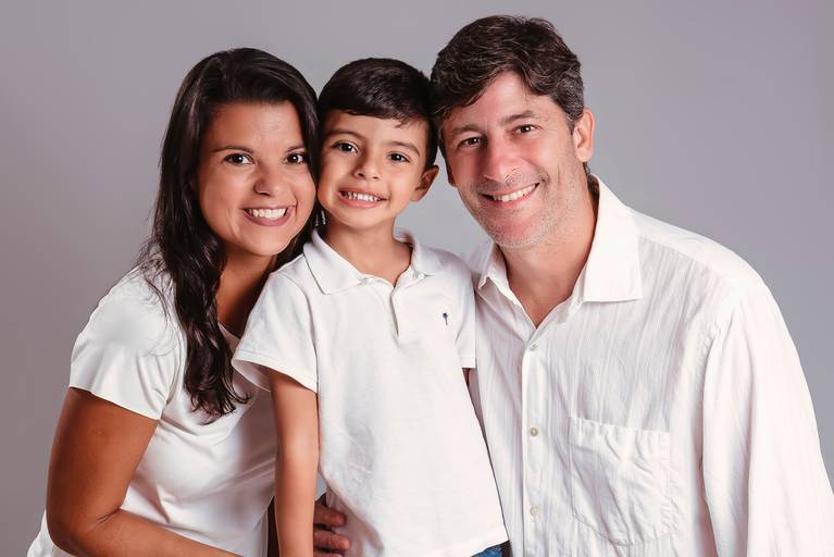 Ensaio de famílias em estúdio-ensaio de familia em estúdio-retratos de famílias em estúdio-ensaio em estúdio
