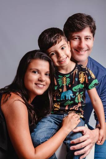 Ensaio de famílias em estúdio-ensaio de familia em estúdio-retratos de famílias em estúdio-ensaio em estúdio