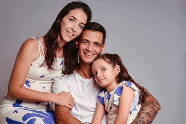 Ensaio de famílias em estúdio-ensaio de familia em estúdio-retratos de famílias em estúdio-ensaio em estúdio