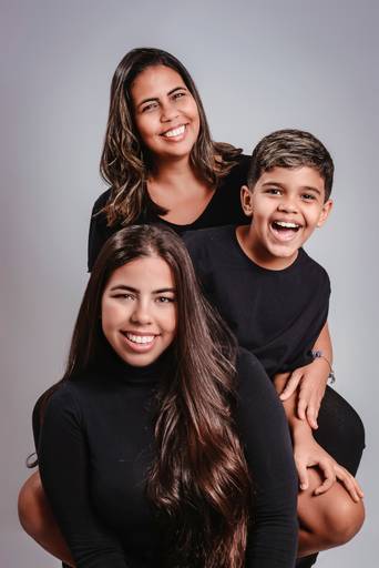 Ensaio de famílias em estúdio-ensaio de familia em estúdio-retratos de famílias em estúdio-ensaio em estúdio
