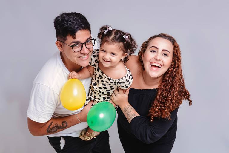 Ensaio de famílias em estúdio-ensaio de familia em estúdio-retratos de famílias em estúdio-ensaio em estúdio