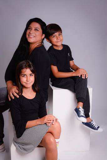Ensaio de famílias em estúdio-ensaio de familia em estúdio-retratos de famílias em estúdio-ensaio em estúdio