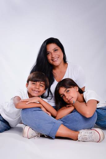 Ensaio de famílias em estúdio-ensaio de familia em estúdio-retratos de famílias em estúdio-ensaio em estúdio