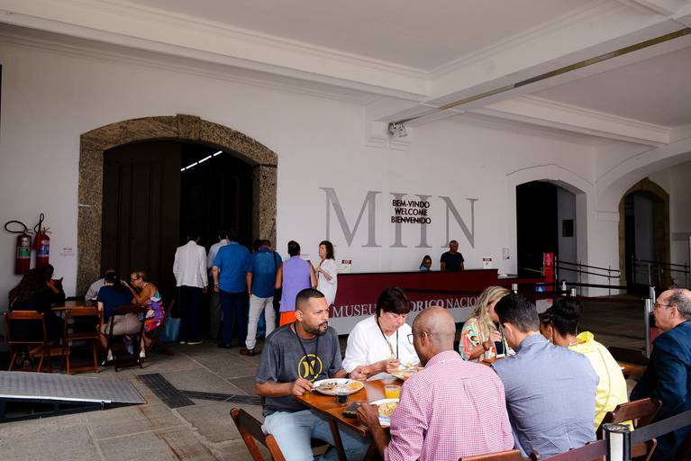 Fachada e ambientação de evento corporativo no Museu Histórico Nacional, Rio de Janeiro.