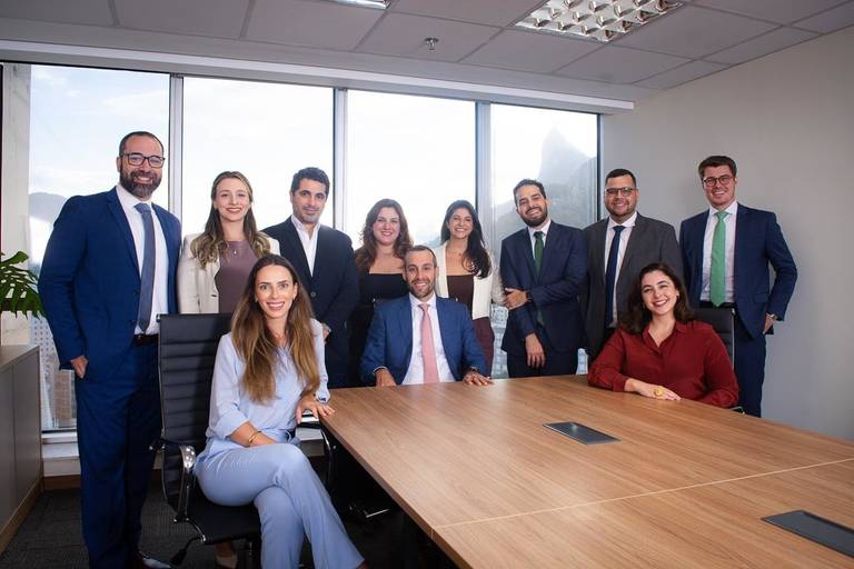 retrato corporativo equipe de advogados no edifício argetina na enseada de botafogo