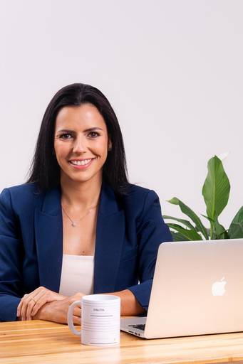 fotografia corporativa em estúdio em Niterói com advogada especialista em difeito tributário