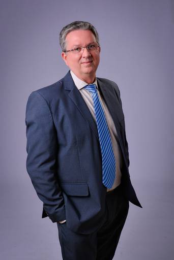 retrato corporativo advogado em estúdio