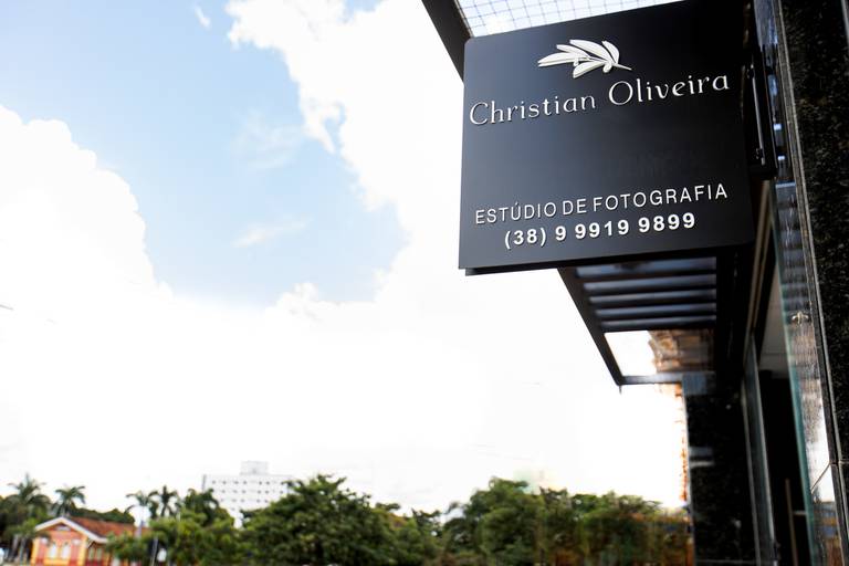 Estamos no centro, próximo à Praça Central do Brasil (praça da estação) com estacionamento gratuito, fácil acesso e sempre livre.