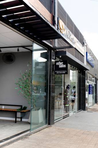 Outro ponto de referência é que estamos ao lado da Arte.cia, ao lado também da concessionária Hyundai.