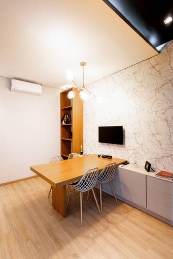 Sala de reunião climatizada, com TV,  café expresso e wifi grátis.