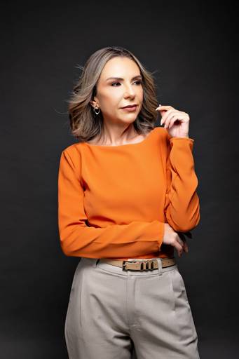 Ensaio fotográfico retratocorporativo estudio  sessao perfilprofissional posicionamentodeimagem videomarketing fotografia São Carlos SP Juliana Torres producaoaudiovisual fotografa videomaker marketingdigital producaodeconteudo fotodeperfil branding