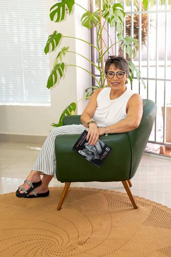 Ensaio fotográfico retratocorporativo estudio  sessao perfilprofissional posicionamentodeimagem videomarketing fotografia São Carlos SP Juliana Torres producaoaudiovisual fotografa videomaker marketingdigital producaodeconteudo fotodeperfil branding