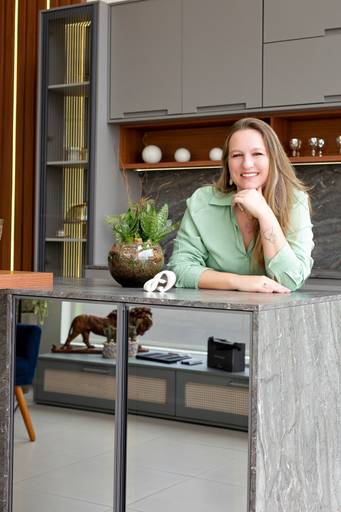 Ensaio fotográfico retratocorporativo estudio  sessao perfilprofissional posicionamentodeimagem videomarketing fotografia São Carlos SP Juliana Torres producaoaudiovisual fotografa videomaker marketingdigital producaodeconteudo fotodeperfil branding