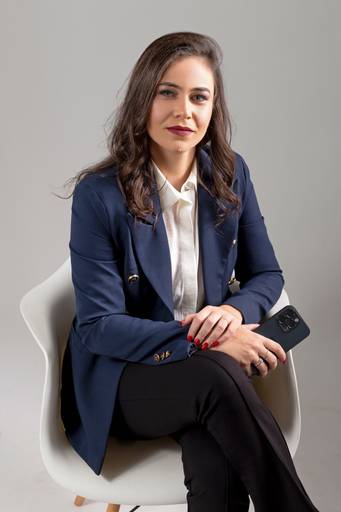 Ensaio fotográfico retratocorporativo estudio  sessao perfilprofissional posicionamentodeimagem videomarketing fotografia São Carlos SP Juliana Torres producaoaudiovisual fotografa videomaker marketingdigital producaodeconteudo fotodeperfil branding