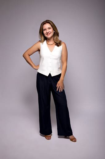 Ensaio fotográfico retratocorporativo estudio  sessao perfilprofissional posicionamentodeimagem videomarketing fotografia São Carlos SP Juliana Torres producaoaudiovisual fotografa videomaker marketingdigital producaodeconteudo fotodeperfil branding