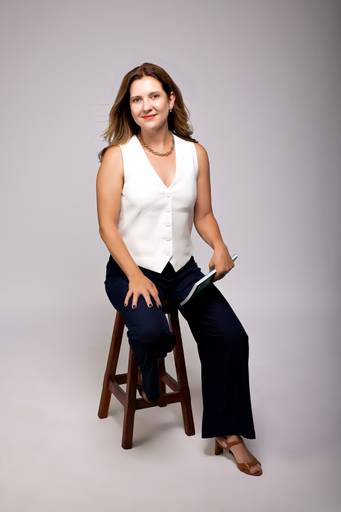 Ensaio fotográfico retratocorporativo estudio  sessao perfilprofissional posicionamentodeimagem videomarketing fotografia São Carlos SP Juliana Torres producaoaudiovisual fotografa videomaker marketingdigital producaodeconteudo fotodeperfil branding