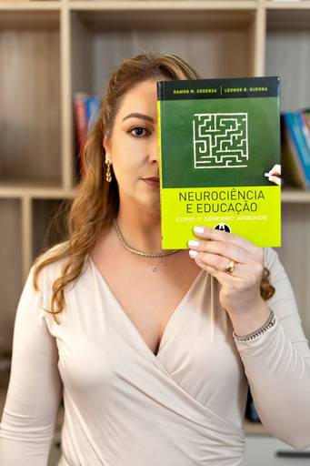 Ensaio fotográfico retratocorporativo estudio  sessao perfilprofissional posicionamentodeimagem videomarketing fotografia São Carlos SP Juliana Torres producaoaudiovisual fotografa videomaker marketingdigital producaodeconteudo fotodeperfil branding