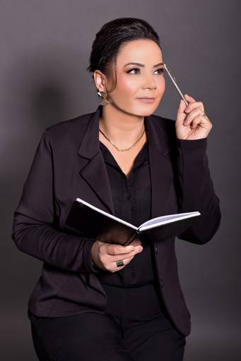 Ensaio fotográfico retratocorporativo estudio  sessao perfilprofissional posicionamentodeimagem videomarketing fotografia São Carlos SP Juliana Torres producaoaudiovisual fotografa videomaker marketingdigital producaodeconteudo fotodeperfil branding