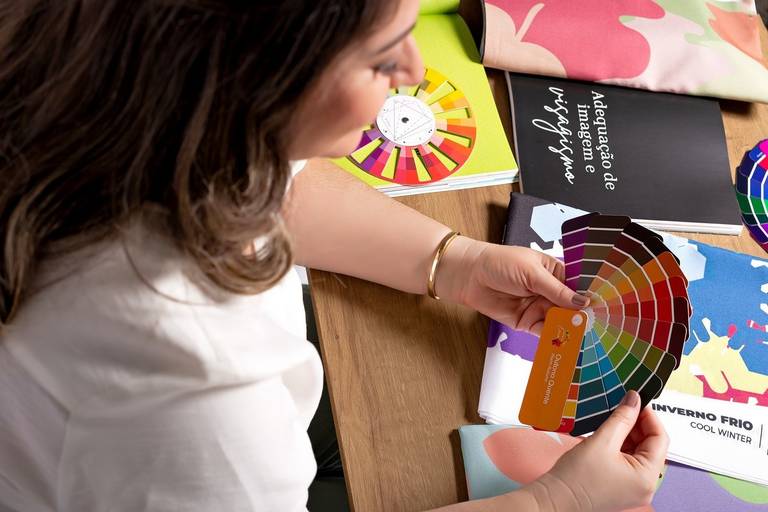 Ensaio fotográfico retratocorporativo estudio  sessao perfilprofissional posicionamentodeimagem videomarketing fotografia São Carlos SP Juliana Torres producaoaudiovisual fotografa videomaker marketingdigital producaodeconteudo fotodeperfil branding