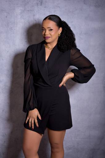 Ensaio fotográfico retratocorporativo estudio  sessao perfilprofissional posicionamentodeimagem videomarketing fotografia São Carlos SP Juliana Torres producaoaudiovisual fotografa videomaker marketingdigital producaodeconteudo fotodeperfil branding