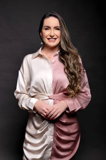 Ensaio fotográfico retratocorporativo estudio  sessao perfilprofissional posicionamentodeimagem videomarketing fotografia São Carlos SP Juliana Torres producaoaudiovisual fotografa videomaker marketingdigital producaodeconteudo fotodeperfil branding