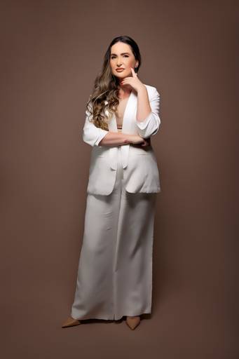 Ensaio fotográfico retratocorporativo estudio  sessao perfilprofissional posicionamentodeimagem videomarketing fotografia São Carlos SP Juliana Torres producaoaudiovisual fotografa videomaker marketingdigital producaodeconteudo fotodeperfil branding