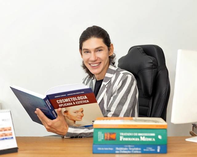 Ensaio fotográfico retratocorporativo estudio  sessao perfilprofissional posicionamentodeimagem videomarketing fotografia São Carlos SP Juliana Torres producaoaudiovisual fotografa videomaker marketingdigital producaodeconteudo fotodeperfil branding