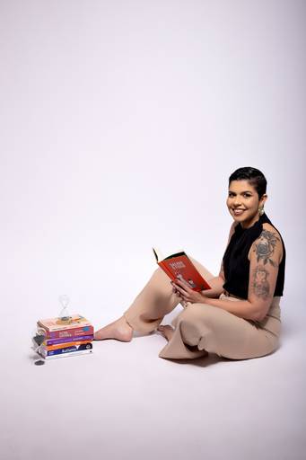 Ensaio fotográfico retratocorporativo estudio  sessao perfilprofissional posicionamentodeimagem videomarketing fotografia São Carlos SP Juliana Torres producaoaudiovisual fotografa videomaker marketingdigital producaodeconteudo fotodeperfil branding