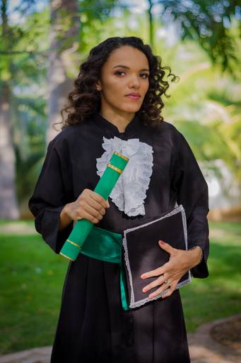 Eu me cansei um pouco da mesmice das fotos de formatura. Mesclamos o formal com um clima mais fora da caixa e temos as fotos da Michelle!