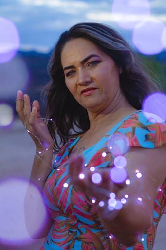 Mais luzinhas e eu ainda não me cansei delas, mesmo que a beleza da Rozangela ofusque o brilho delas.