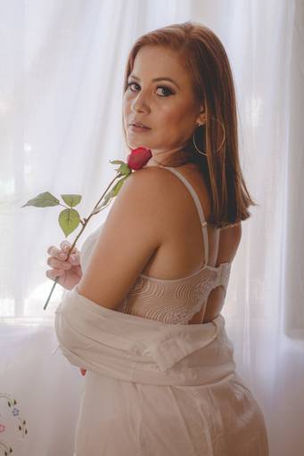 Já pensou em se ver como selfie nenhuma veria, assim como a Selma fez?