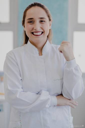 Dra. Renata - Dentista