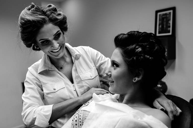 Mãe e filha no salão de beleza durante o makingof da festa de 15 anos em Sorocaba - Debutante Priscila Alvarenga