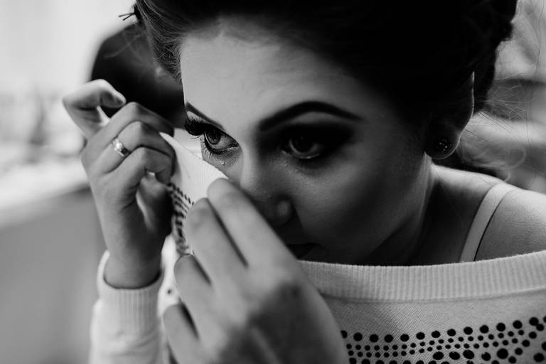 Aniversariante emocionada durante o makingof da festa de 15 anos em Sorocaba - Debutante Priscila Alvarenga