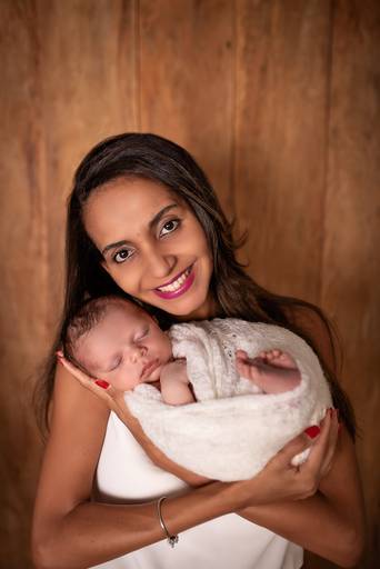 Mãe e filho, fotos de recém nascido parecido com a mamãe.