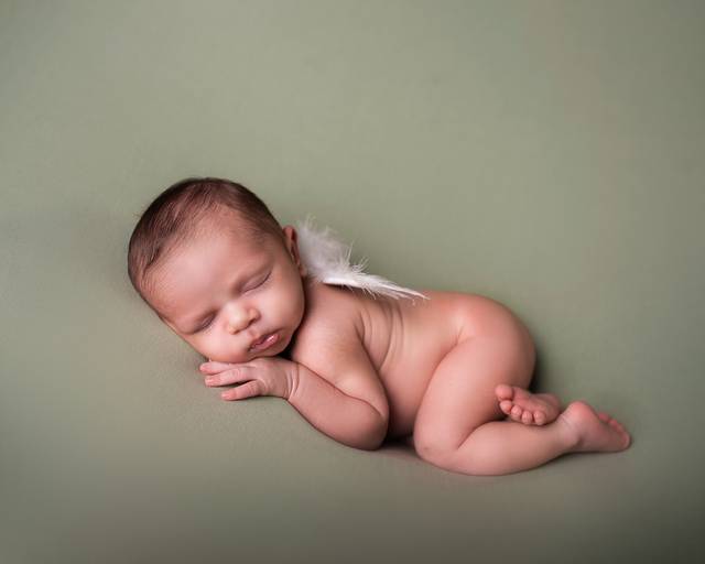 Bebezinho lindo demais né? Foto de recem nascido deitado