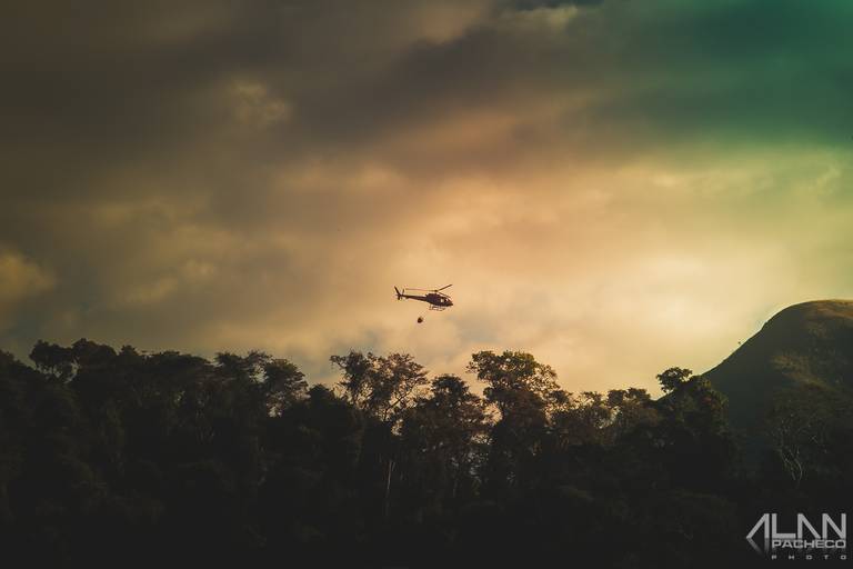 Helicóptero  do corpo de bombeiros RJ .15°GBM/Petrópolis