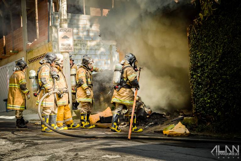 Incêndio em macecenaria15°GBM/Petrópolis