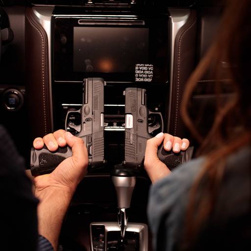 Ensaio feminino; Fotografia feminina; Celina Munhoz; Fotografia Lifestyle; Retrato Corporativo; Fotografia Profissional; Fotografia de Produto; Taurus; Armas Taurus;