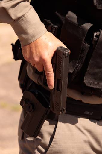 Ensaio feminino; Fotografia feminina; Celina Munhoz; Fotografia Lifestyle; Retrato Corporativo; Fotografia Profissional; Fotografia de Produto; Taurus; Armas Taurus;